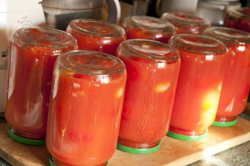 Помидоры в томатном соке. Рецепт заготовки консервации на зиму.