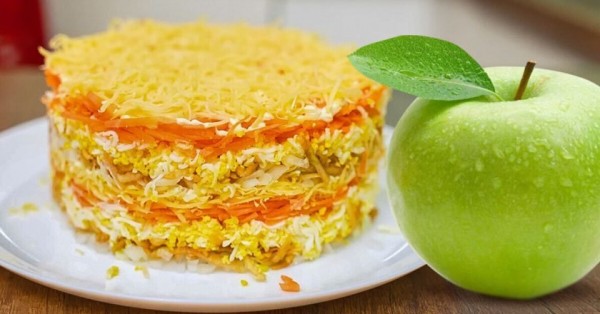 Салат с яблоком и сыром: рецепт без мяса