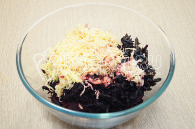 Салат со свёклой, черносливом и сыром «Барон»